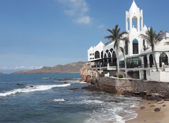 mexico/mazatlan/landmark/monumento-a-la-familia