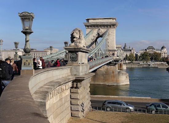 hungary/csallokoz/landmark/szechenyi-chain-bridge