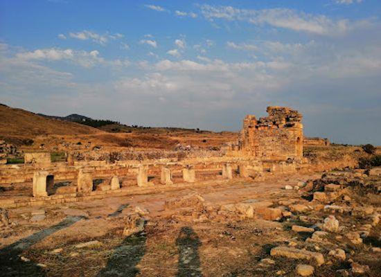 turkiye/phrygia/landmark/necropolis-of-hierapolis