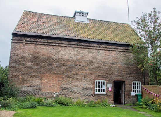 united-kingdom/nottingham/wollaton-park/attraction/wollaton-village-dovecote-museum