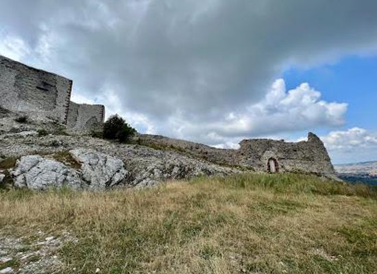 kosovo/gollak/landmark/novo-brdo