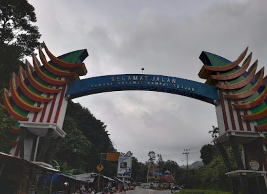 indonesia/west-sumatra/landmark/tugu-perbatasan-padang-painan