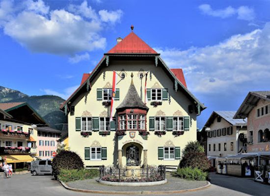 austria/salzkammergut/landmark/town-center