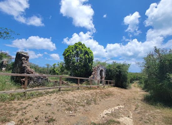 puerto-rico/cabo-rojo/landmark/cueva-del-pirata-cofresi