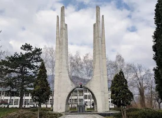 montenegro/komovi/landmark/spomenik-palim-borcima-i-zrtvama-fasizma