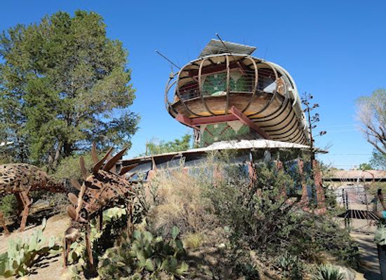 new-mexico/albuquerque/nob-hill/landmark/spaceship-ufo-house