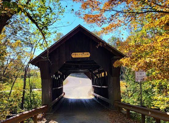 vermont/caledonia-county/landmark/gold-brook-covered-bridge