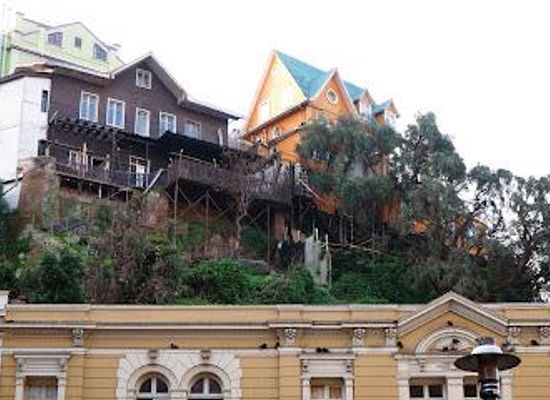 chile/vina-del-mar/landmark/pl-anibal-pinto-almte-montt