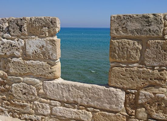 cyprus/morphou-bay/landmark/larnaka-medieval-fort