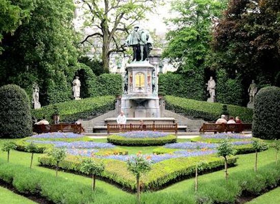 belgium/brussels-capital-region/landmark/pl-du-petit-sablon