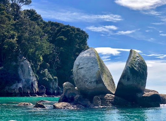 new-zealand/tasman/landmark/waka-abel-tasman