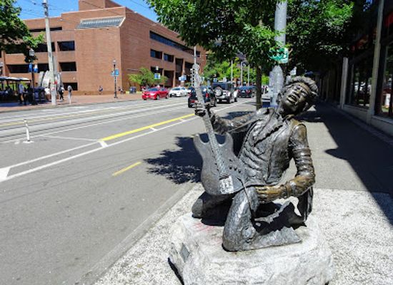 washington/seattle/capitol-hill/landmark/jimi-hendrix-statue