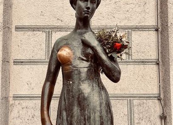 germany/munich/landmark/juliet-capulet-statue