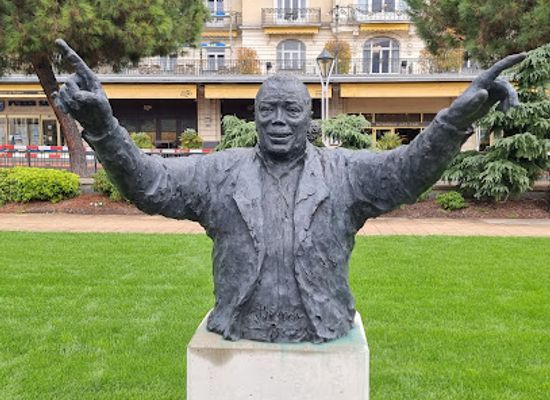 switzerland/lake-geneva-region/landmark/quincy-jones-statue