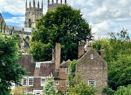 united-kingdom/york/landmark/medieval-walls