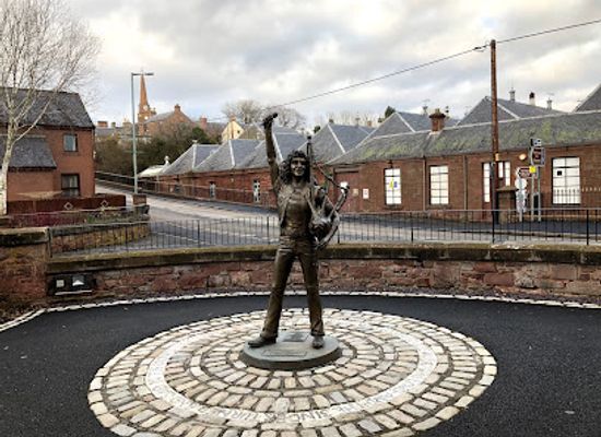 united-kingdom/angus/attraction/bon-scott-statue-2