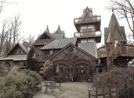 ohio/mohican-state-park/landmark/landoll-s-mohican-castle-luxury-hotel-in-central-ohio