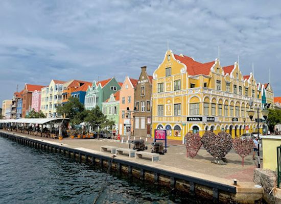 curacao/playa-lagun/landmark/punda-love-heart