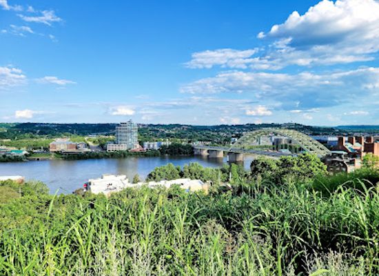 ohio/cincinnati/mount-adams/landmark/overlook-at-celestial-and-hill