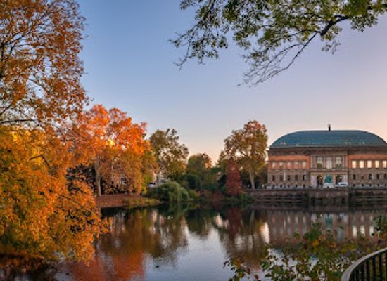 germany/dusseldorf/medienhafen/landmark/standehauspark