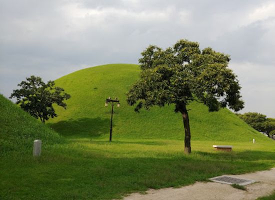 south-korea/gyeongju/landmark/tombs-of-noseo-ri-gyeongju