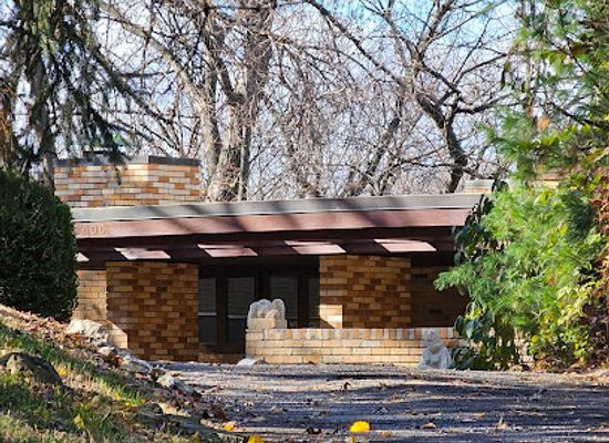 kansas/southwest-kansas/landmark/clarence-sondern-house-frank-lloyd-wright