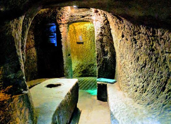 united-kingdom/edinburgh/attraction/gilmerton-cove