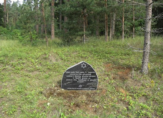 latvia/vidzeme/landmark/strenci-valkas-street-memorial-site-of-1941-jewish-victims-latvia