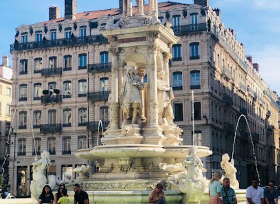 france/lyon/landmark/place-des-jacobins