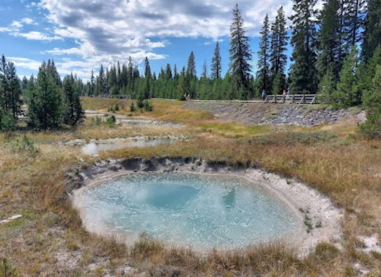 wyoming/yellowstone-national-park/landmark/yellowstone-lake-overlook-trail
