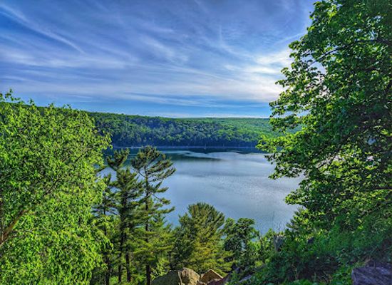wisconsin/devil-s-lake-state-park/landmark/devil-s-lake-state-park-south-shore-concessions