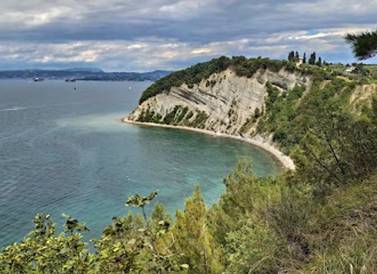 slovenia/littoral/landmark/mesecev-zaliv