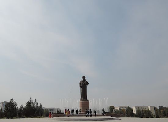 uzbekistan/navoi/landmark/alisher-navoiy-monument