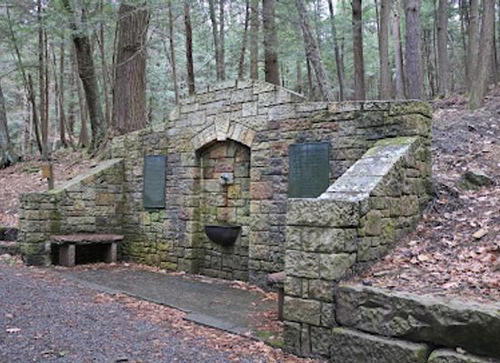 pennsylvania/allegheny-national-forest/landmark/memorial-fountain-at-cook-forest-state-park