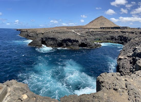 cabo-verde/sal/landmark/reis-transporte-service-sal-experience