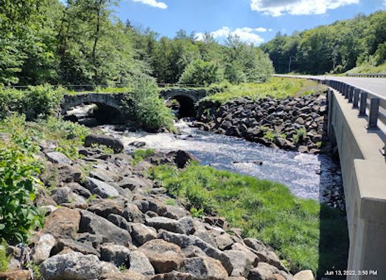 new-hampshire/lakes-region/landmark/stone-arch-bridge