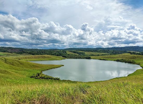 indonesia/southeast-papua/landmark/danau-emfote