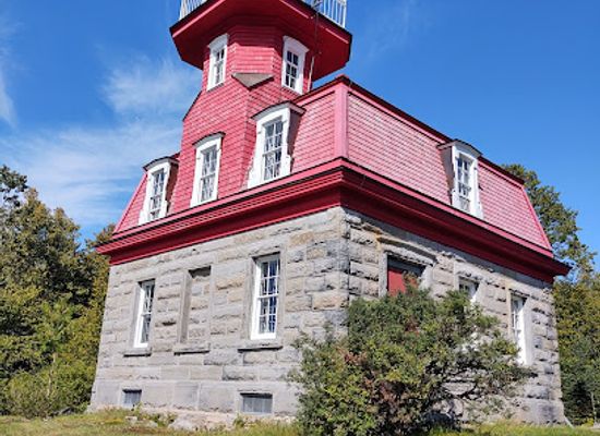 vermont/champlain-valley/landmark/bluff-point-light