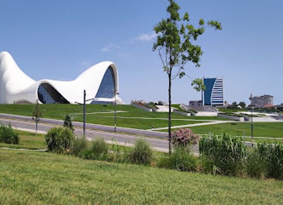 azerbaijan/baku/heydar-aliyev-center/landmark/heydar-aliyev-center-park
