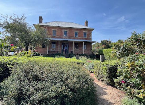 australia/central-highlands/landmark/harpers-mansion