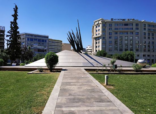 greece/athens/landmark/fallen-aviators-monument