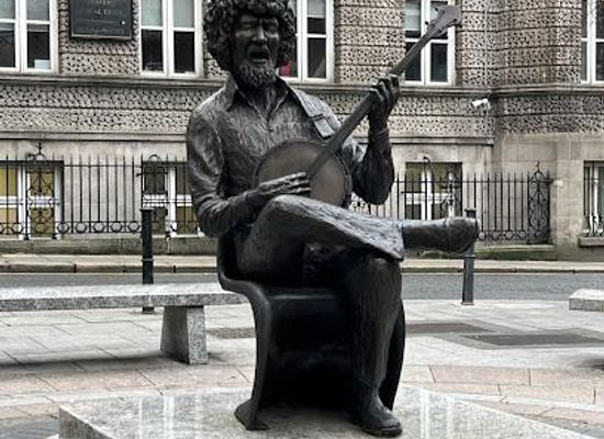 ireland/dublin/landmark/luke-kelly-statue