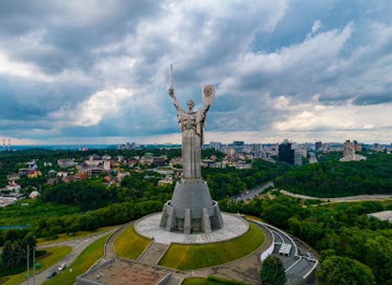 ukraine/bukovina/landmark/ukrainian-motherland-monument