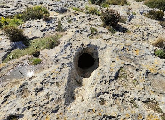 malta/western-region/landmark/neolithic-tombs