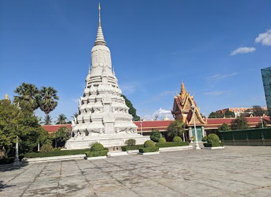 cambodia/phnom-penh/daun-penh/landmark/silver-pagoda