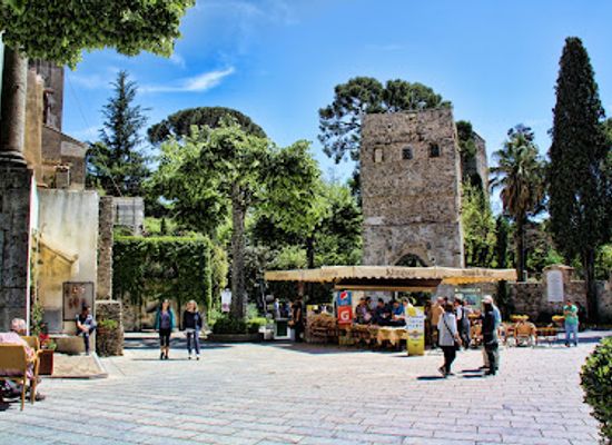 italy/ravello/landmark/piazza-centrale