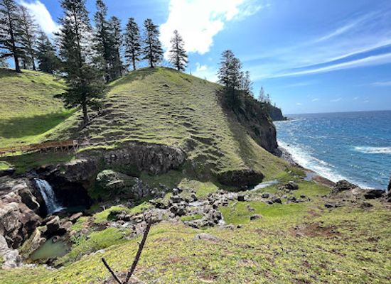 norfolk-island/two-chimneys/landmark/cockpit-waterfall