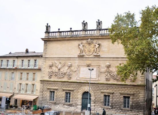 france/avignon/avignon-old-town/landmark/hotel-des-monnaies