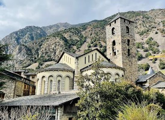 andorra/escaldes-engordany/landmark/placa-del-poble