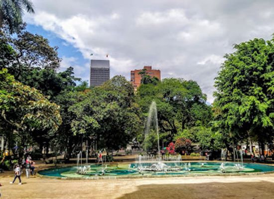 colombia/medellin/landmark/parque-de-bolivar